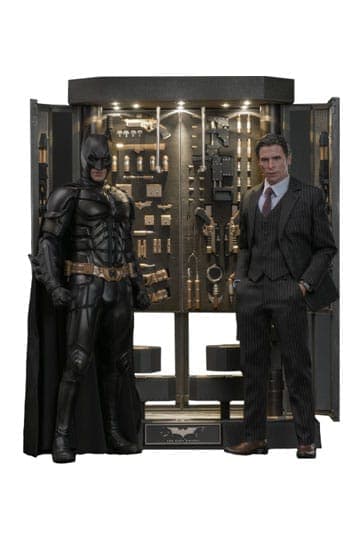 The Dark Knight Movie Masterpiece Action Figures & Diorama 1/6 Batman Armory with Bruce Wayne (2.0) 30 cm