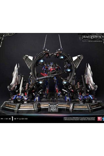 Transformers: Dark of the Moon (Film) Museum Masterline Statue Optimus Prime Weapons Depot Bonus Version 127 cm