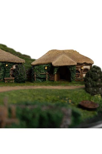 Lord of the Rings Statue The Green Dragon Inn