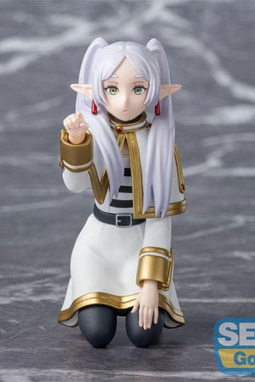 Frieren: Beyond Journey's End PM Perching PVC Statue Frieren Poking Something 10 cm