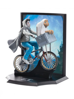 E.T. Toyllectible Treasure Statue E.T. and Elliott Over the Moon 13 cm