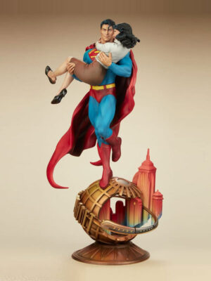 DC Comics - Diorama Superman e Lois Lane 56 cm