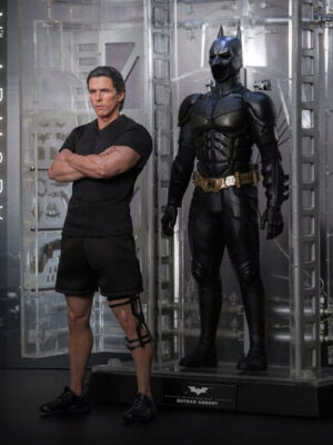 The Dark Knight Rises Movie Masterpiece - Action Figures e Diorama 1/6 Batman Armory with Bruce Wayne 30 cm
