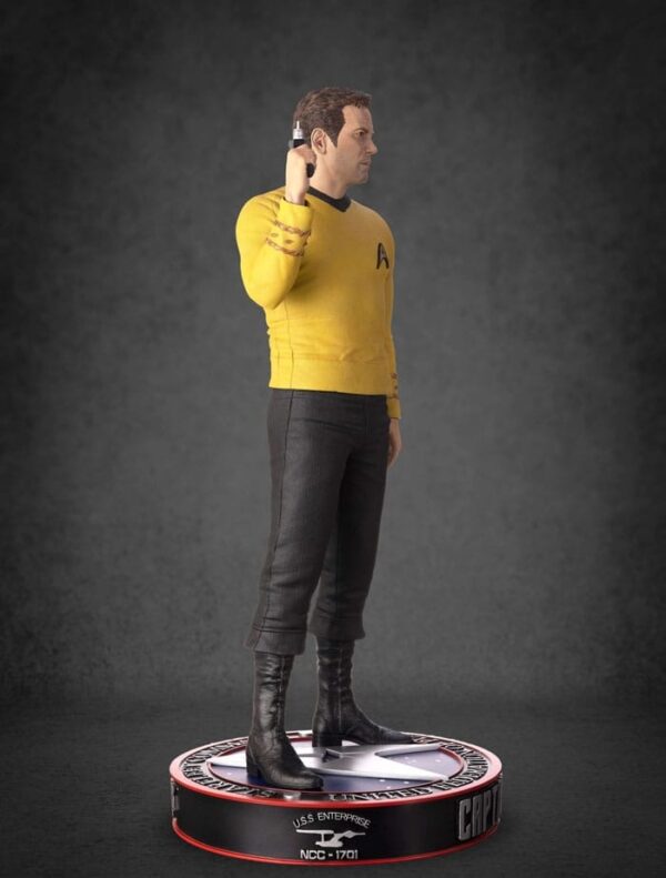 Star Trek - Captain James T Kirk - Musuem Statue 1-3 64 cm