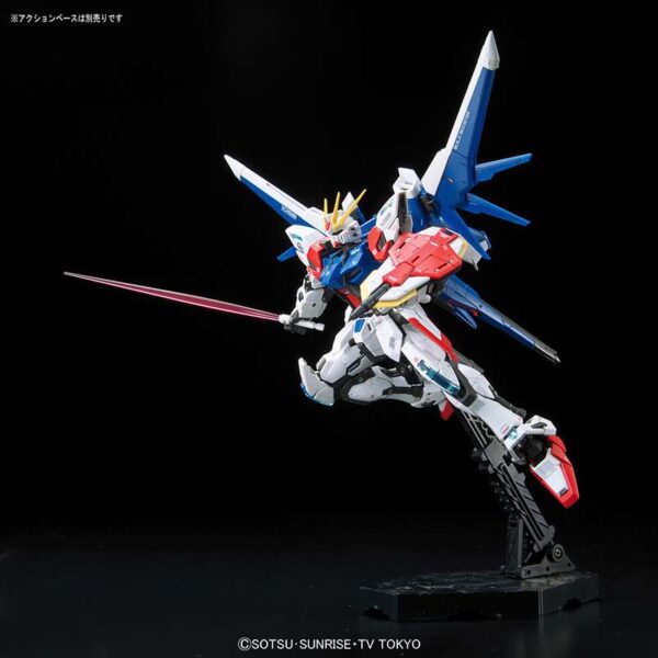 Bandai Model Kit Gunpla - Rg Build Strike Gundam Full Package - Mobile Suit GAT-X105B/FP 1/144