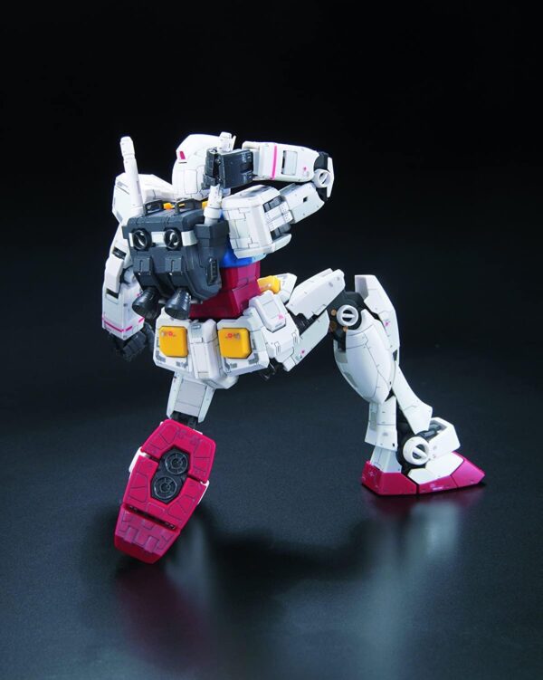 Bandai Model Kit Gunpla - Rg Gundam Rx-78-2 1/144