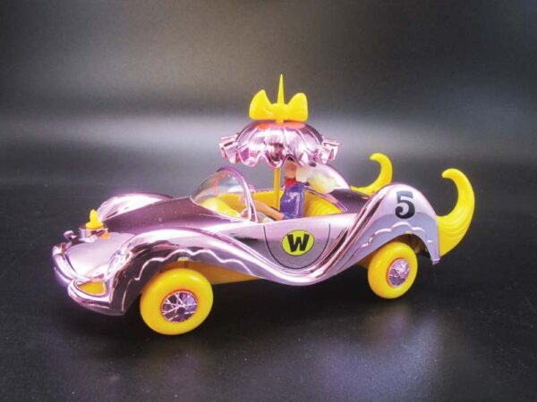 Wacky Races Model Kit - The Compact Pussycat with Penelope Pitstop - Build and Play