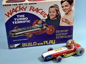 Wacky Races Model Kit – The Turbo Terrific with Peter Perfect – Build and Play action-figures